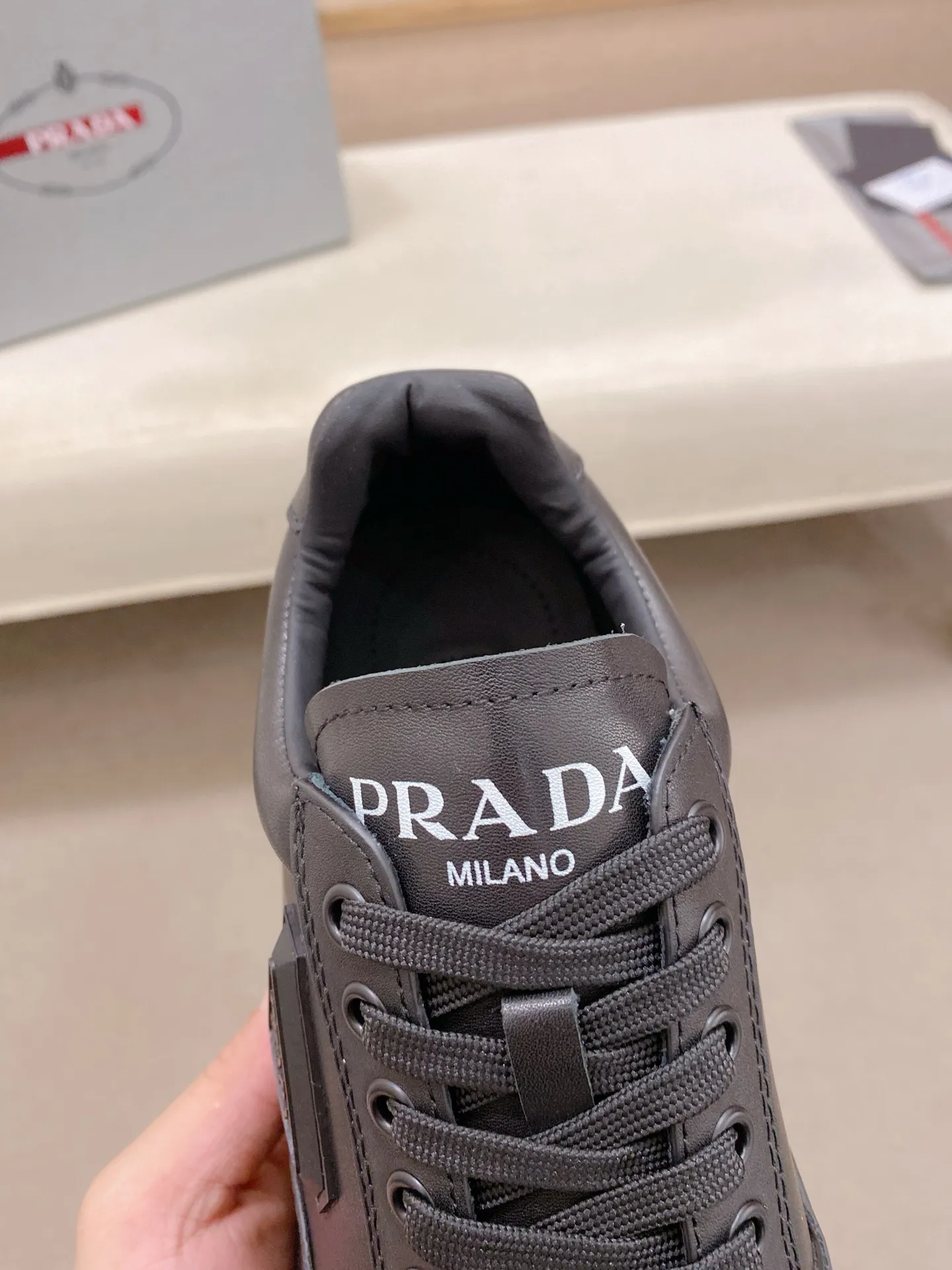 Factory price 560💰 ✔️✔️✔️High-quality new PRADA counters are on the market at the same time. The new men's shoes and 😘fabrics are selected from imported first-layer cowhide and are made with pure handcrafts. Lining: Full cowhide lining. 👍🏿 High-end ☄️ air-cushion molded anti-slip rubber outsole, exquisite lines, simple and elegant, comfortable and high-end for leisure travel. Code number: 38 to 44 (45 can be customized and cannot be returned or exchanged)